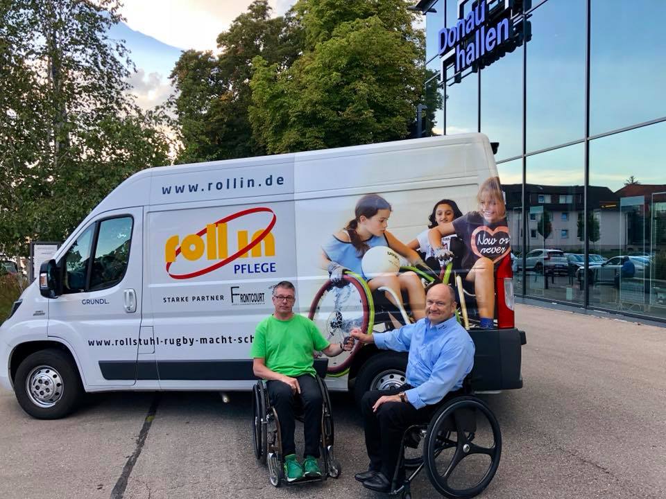 grundl leadership institut spendet für die initiative "rollstuhl rugby macht schule"